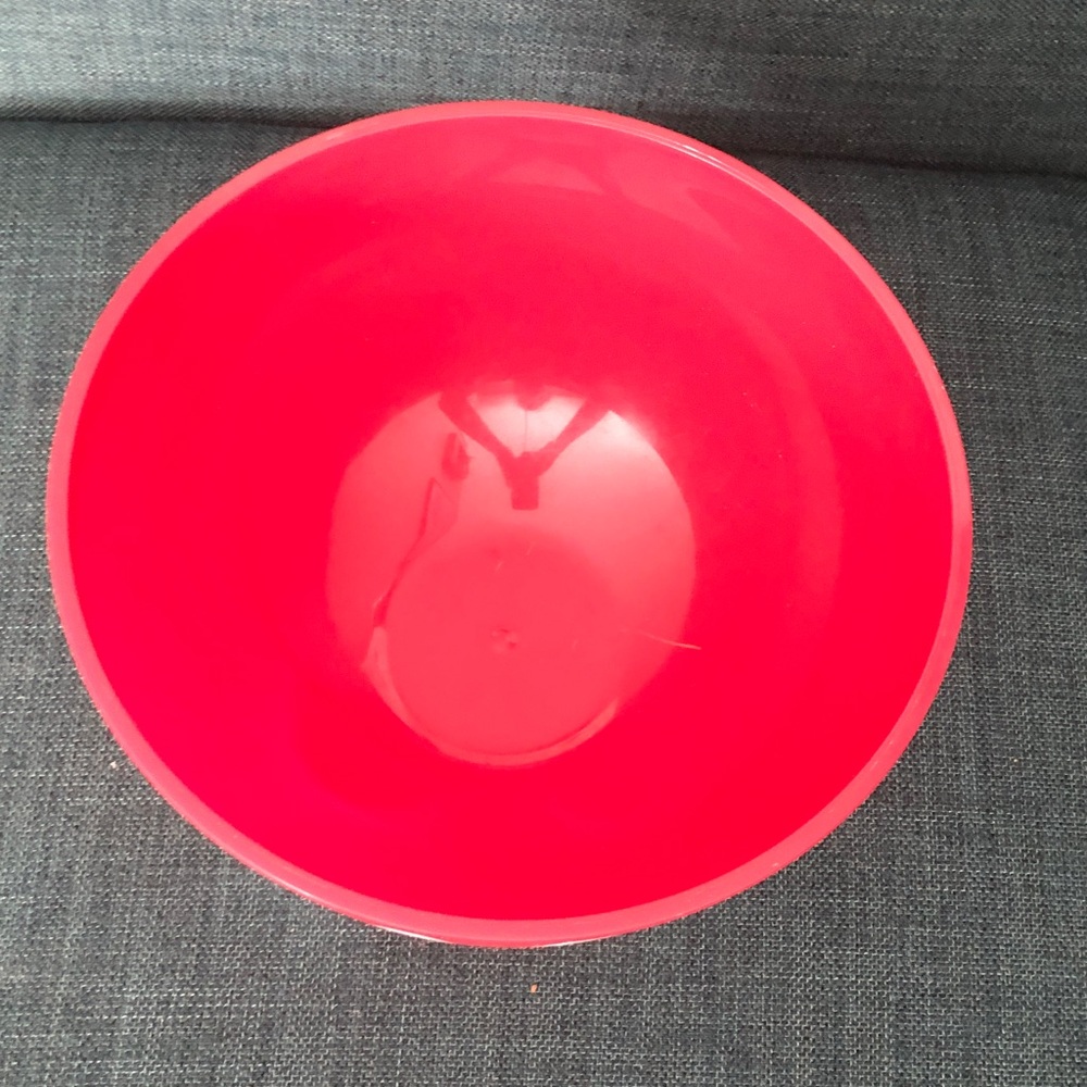 🏋️♂️ Mickey Mouse Bottom Party Bowl - Picture 3 of 4